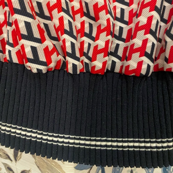 Tommy Hilfiger Red and Navy houndstooth Patterned top. Small, long sleeve,ribbed - Picture 4 of 8